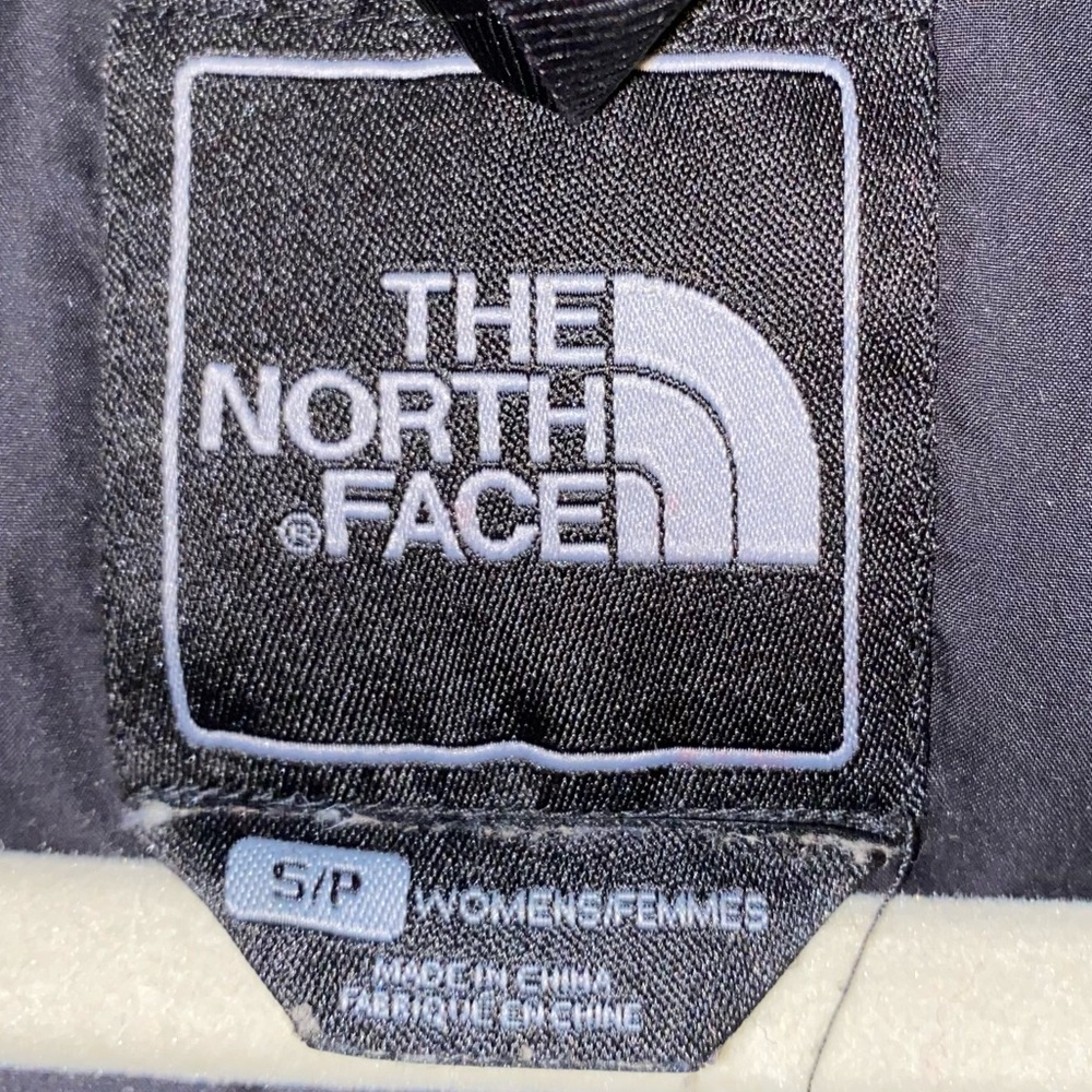 The North Face Classic Black Puffer Jacket - Picture 7 of 8